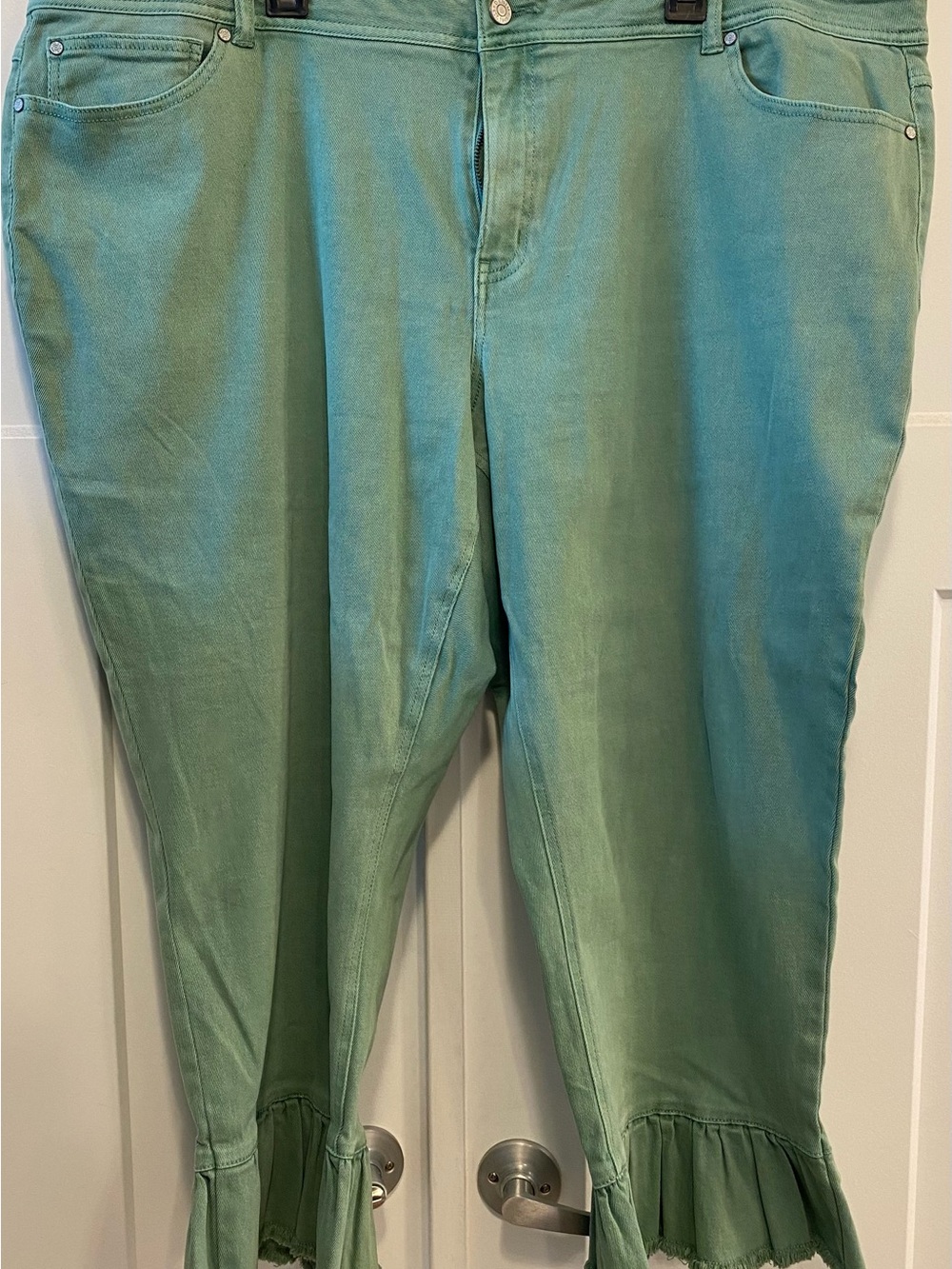 Cato Women’s Ruffled Hem Crop Pants - Sage Green Size 22W - Picture 7 of 9